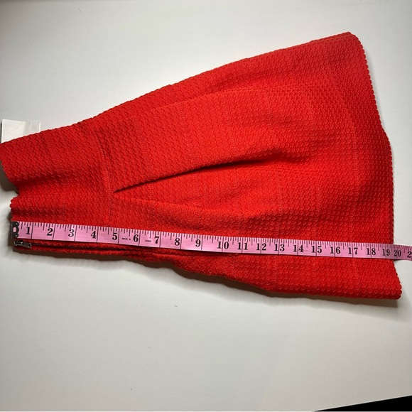 H & M NWT Red Textured Bandage Elastic Waist Flared Skirt w/back Zipper - Picture 12 of 12